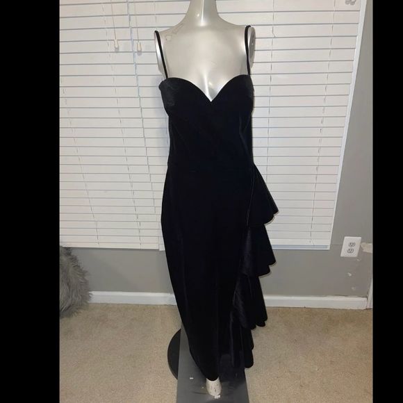 Chiara Boni La Petite Robe
Gussie Ruffle Side Gown - Picture 5 of 9